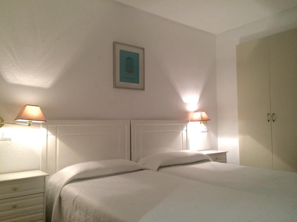 Apartamentos La Nogalera ตอร์เรโมลิโนส ภายนอก รูปภาพ